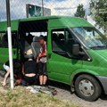 (Узнемирујући видео) Нови смртоносни напад Русије на Украјину! Погођен минибус, има мртвих и рањених, међу којима су и деца…