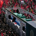Sahrana iranskog ajatolaha: Posmrtni ostaci Alija Hamneija prebačeni iz Teherana u Kom