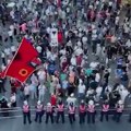 Haos ispred albanskog parlamenta, poslanike gađali jajima, policija hapsila demonstrante