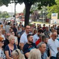 FOTO, VIDEO: Građani i poslanici došli da podrže policijske inspektore koji su otkrili "Jovanjicu"