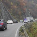 Sedam povređenih u jezivoj nesreći kod Čačka! Svi završili u bolnici, stvorila se kolona dugačka 10 kilometara (video)