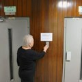 Beograđani iskolačili oči zbog prizora u hodniku zgrade: Je l' i vama sve ovo nenormalno?! (foto)
