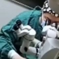Hirurg tokom operacije udarao pacijentkinju Isplivao jeziv snimak iz sale (video)