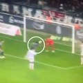 Ovo je udarac koji je poslao fudbalera u komu: Umesto da slavi gol završio je u komi! (video)