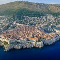 (VIDEO) Kamera na Stradunu zabežila trenutak potresa: Zemljotres se osetio i u Hrvatskoj