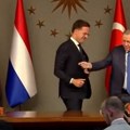 Hit snimak sa sastanka Erdogana i Rutea: Holandski premijer pružio ruku turskom predsedniku, ali nije očekivao ovakvu…