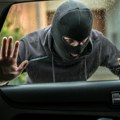 Lopovi imaju novi trik sa novčićem: Čuvajte se, jer otvaraju vrata autombila za tren
