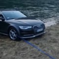 Hitno! Vlasnik parkiranog automobila kod Rogačice u Bajinoj Bašti nestao, automobil tone u vodu! (video)