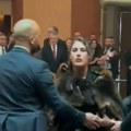 VIDEO: Senatorka iz Australije vikala na Čarlsa "Ti nisi moj kralj"