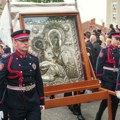 Ruka Svetog Save prolazi kroz Beograd Krenula Spasovdanska litija patrijarh Porfirije predvodi narod