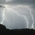 Više od 25 miliona ljudi u pripravnosti zbog nevremena i poplava na severoistoku u SAD