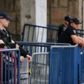 ZA SVAKI SLUČAJ: Policija u Skupštini grada iako niko nije pozvao na protest