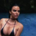Poznata Hrvatica pali maštu muškarcima u mikro bikiniju: Tračice jedva prikrivaju intimne delove tela