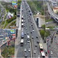 Sve teče, zastoja nema: Nesvakidašnji jutarnji špic bez gužvi, kolone duge samo na Plavom mostu (foto)