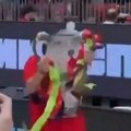 Bizaran momenat: Crveno-beli slavili trofej u Kupu, Argentinac podigao pehar, pa usledio šok