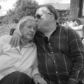 Halid Bešlić ovu pesmu posvetio Sejdi: Supruga mu je bila najveća ljubav, pesma objavljena malo pre njegove smrti: "Raduj se…