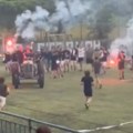 Dok Evropa slavi uz šampanjac, u Srbiji se titule proslavljaju ovako! Traktor uleteo na teren, nastale scene za nevericu…