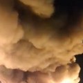 (Video) Izbio veliki požar u postrojenju za reciklažu kod Larise u Grčkoj: Oblak dima bio vidljiv sa udaljenosti od 30…
