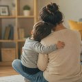 Od 1. oktobra novi status za roditelje-negovatelje: Mesečna naknada 65.000 dinara Roditelj - negovatelj