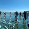 Vidikovac na Kablaru doneo 20.000 posetilaca i 30 novih radnih mesta već u prvom mesecu: Ovako izgleda