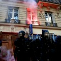 U protestima u Francuskoj uhapšeno najmanje 488 ljudi, Makron sazvao sastanak sa ministrima