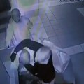 Isprskali ga sprejem, pa uz pretnju pištoljem oborili na pod i vezali: Snimak napada na radnika obezbeđenja u Novom kineskom…