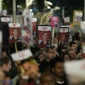 "Цео Израел тугује": Протести у Тел Авиву након што је војска признала да је грешком убила три таоца (видео)