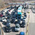 Dugačke kolone vozila na magistralnom putu Zlatibor - Čačak, svi se vraćaju sa mini odmora