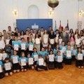 Nagrađeno ukupno 976 učenika: Vidovdanske nagrade uručene uspešnim novosadskim đacima