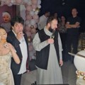 Torta u obliku planeta sunčevog sistema: Više gala od ovoga ne postoji: Pevačica i 30 godina stariji kompozitor slave…