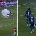 Delije bacile topovski udar na igrače, finale stalo: Dvojica ostala na terenu, Zvezdin se žalio na bol