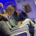 Devojka vejpovala u avionu, pa se šokirala na reakciju stjuardese: "Ovo je stvarno sramotno", usledilo je nešto što niko…