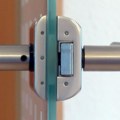Legalni izdavaoci su u nepovoljnom položaju Buking ne podstiče direktno sivu ekonomiju, ali olakšava nelegalnim stanodavcima