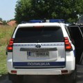 Isekao devojku, pa zapalio krov kuće: Policija traga za nasilnikom sa Miljakovca: Žrtva pomoć tražila na benzinskoj pumpi