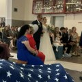 Danijela je imala samo jednu želju za svoje venčanje: Kada je ugledala svoju nepokretnu baku, sve zvanice su se rasplakale…