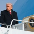 Trumpov let za Davos kasnio zbog tehničkog kvara