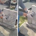 "Doznala je da se švalerisao": Viralni snimak sa groblja u Srbiji izazvao haos, mašinom mu skida ime sa groba (video)