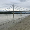 FOTO Opada vodostaj Dunava kod Novog Sada: Peščani sprudovi ponovo vidljivi