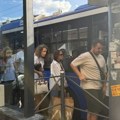Iz autobusa - na stubiće: Muke građana na Terazijama, pri izlasku iz gradskog prevoza
