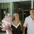 (Foto) Dea Đurđević izašla iz porodilišta: Voditeljka blista 5 dana nakon porođaja, otkrila ko je odabrao ime za ćerku: "Sve…