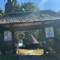 Svako ko ulazi u ovu svetinju mora da se pokloni Svetom Đorđu: Neobična crkva brvnara u Takovu čuva tajnu Drugog srpskog…