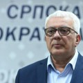 „Uteče, uteče“: Mandić nije dozvolio početak sednice o svojoj smeni
