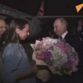 Pogledajte - Putin dočekao Ruse vraćene u zemlju: Počasni puk za povratak u otadžbinu (VIDEO)