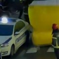 Policajci upucali pomahnitalog napadača na Vračaru! Sekirom posekao oko čoveku, udario ženu, pa se zaključao!