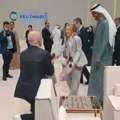 Šok scena u Abu Dabiju! Edi Rama kleknuo pred Đorđom Meloni, a ona mu oduševljena pala u zagrljaj, usledile ovacije i…