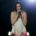 „Zahvalna sam“: Džesi Džej u suzama saopštila radosnu vest nakon operacije raka VIDEO