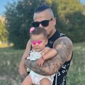 Prve slike terze sa ćerkom: Bivši zadrugar van sebe nakon što je posle 7 meseci upoznao svoje dete: Ljubi je u glavu, mala…