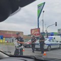 OPREZ! Oboren bicklista na raskrsnici Miletićeve i Bulevara Milutina Milankovića, usporen saobraćaj! Oboren bicklista