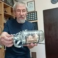 (Video) Holivud ga odmah angažovao! Neverovatna priča o Ivanu iz Subotice koji u bocu smešta čitavu flotu! Uz to, pravi slike…