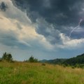 RHMZ upozorava: Sutra grmljavinske nepogode, grad i olujni vetar u Srbiji